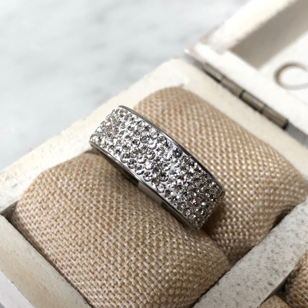 Stainless Steel White Rhinestones Inlay Pave Silver Eternity Wedding Ring 8.5MM